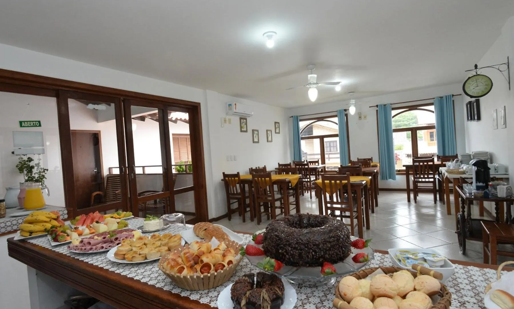 Πανδοχείο Oceano Pousada - Buffet De Cafe Da Manha E Servico De Quarto Diario Bombinhas