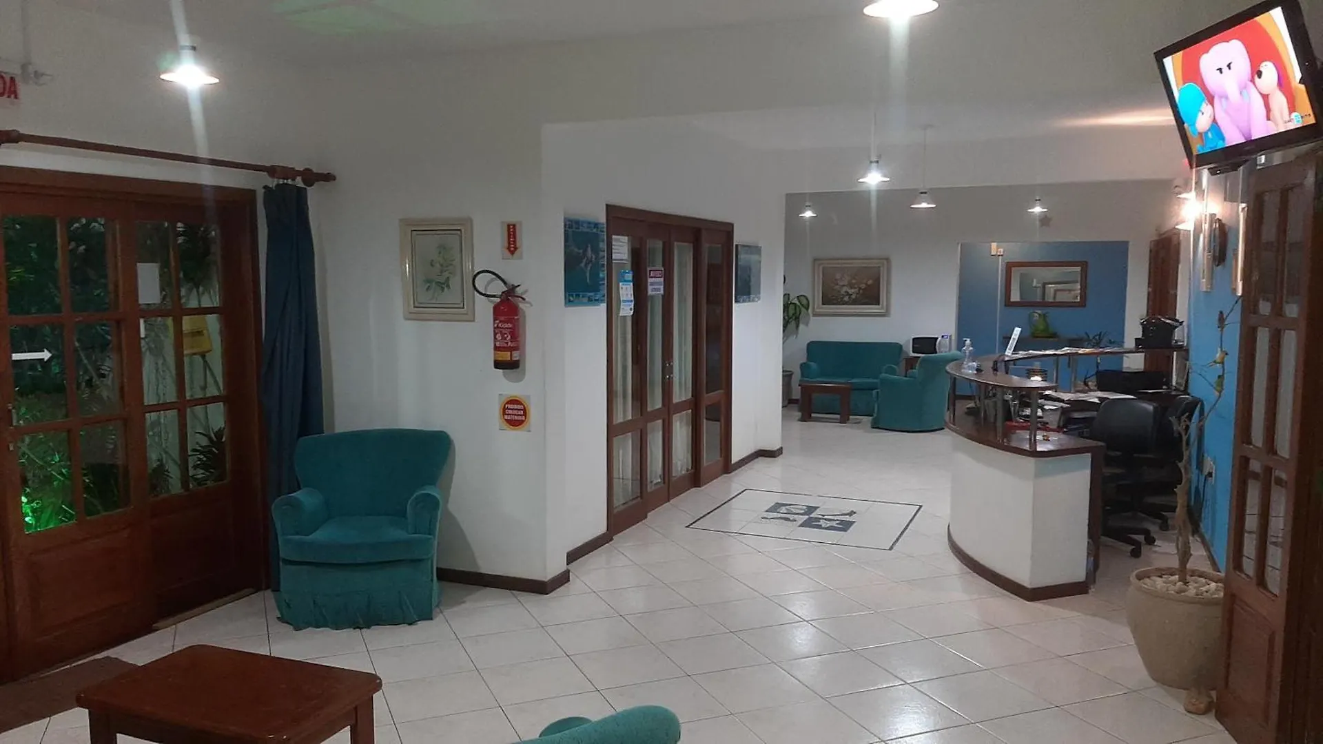 Oceano Pousada - Buffet De Cafe Da Manha E Servico De Quarto Diario Bombinhas 2*,
